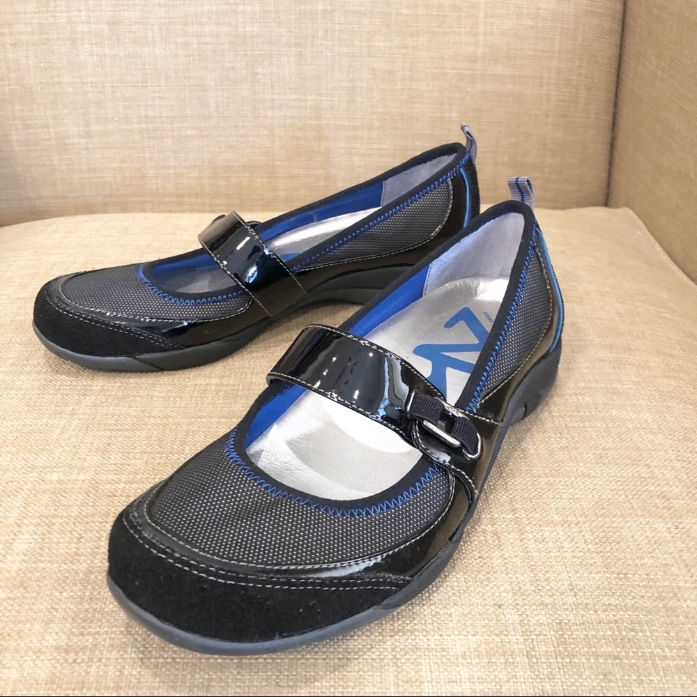 NEW AK SPORT comfort flats cushy bottoms footbed